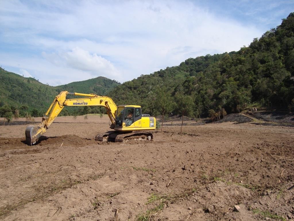25 - Preparando o terreno para construção da Sede